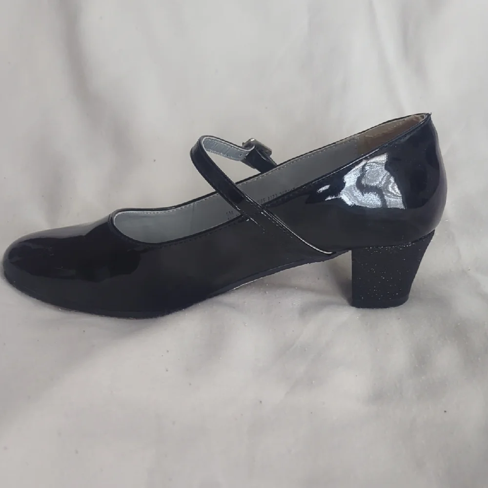 Girls Mary Jane Black Patent Leather Dress Shoes Size 5 W/ Heel